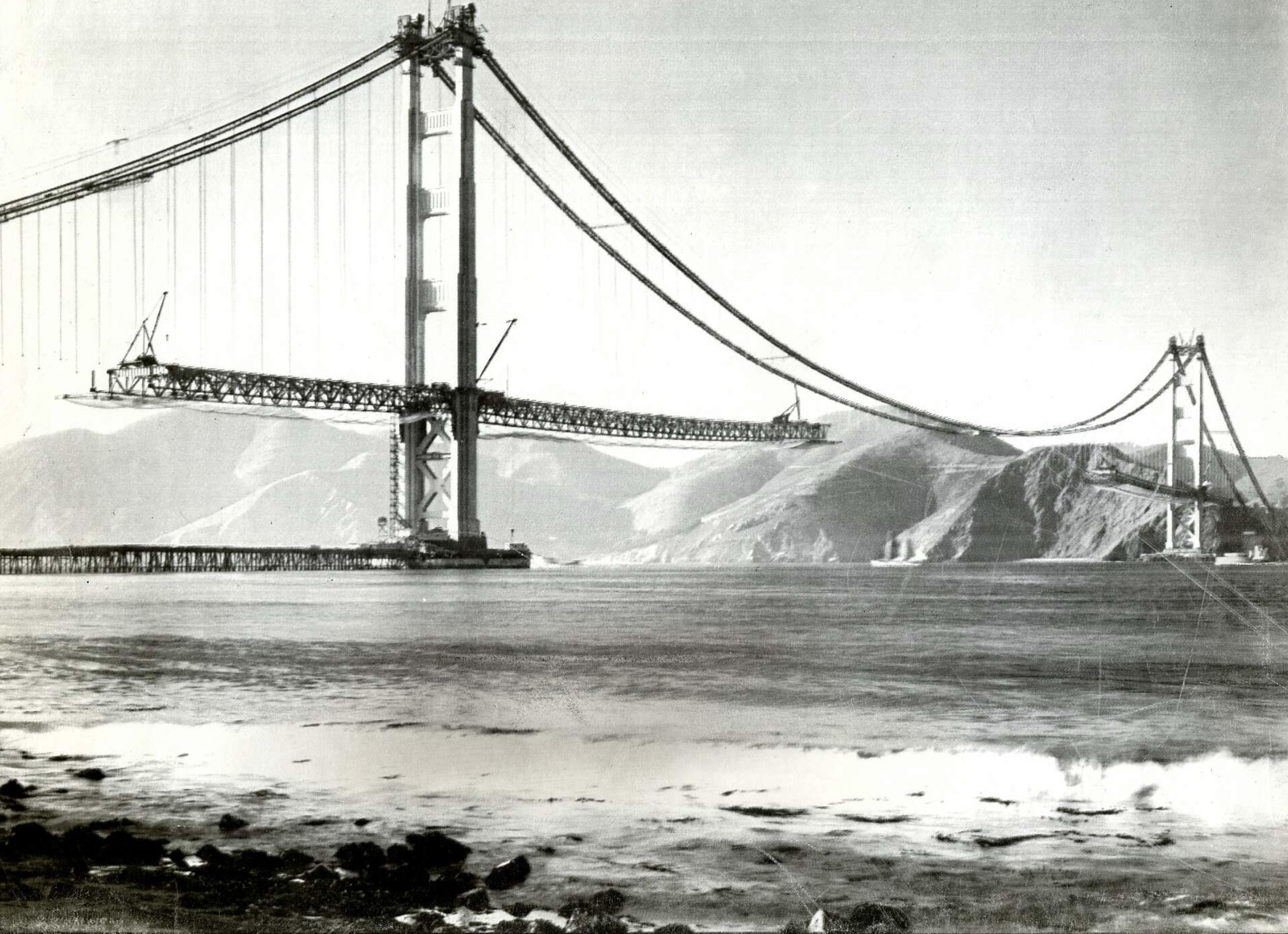 Construction of the Golden Gate Bridge 
